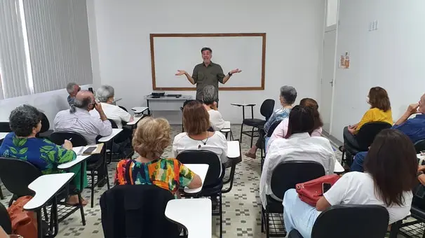 Fernando Guerreiro realiza palestra na Santa Casa da Bahia sobre a importância do humor na cultura baiana 