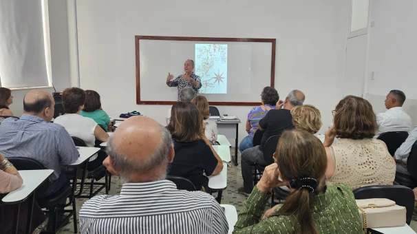 Francisco Senna realiza palestra na Faculdade Santa Casa sobre o largo do Campo Grande e a freguesia da Vitória