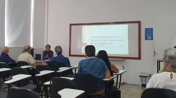 Palestra sobre a literatura é realizada na Faculdade Santa Casa