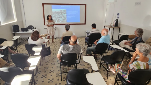 Palestra sobre festas populares na Bahia é realizada na Faculdade Santa Casa