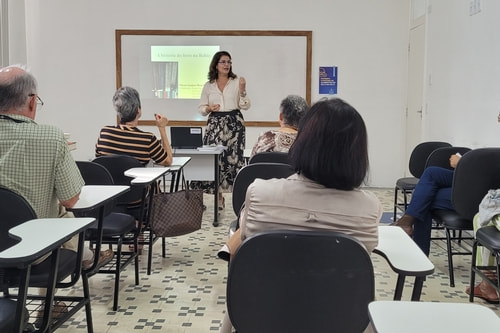 Diretora da EDUFBA realiza palestra na Santa Casa sobre a história do livro na Bahia 